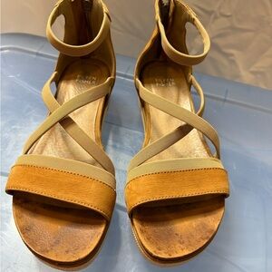Eileen Fisher Women's Brown and Tan Sandals